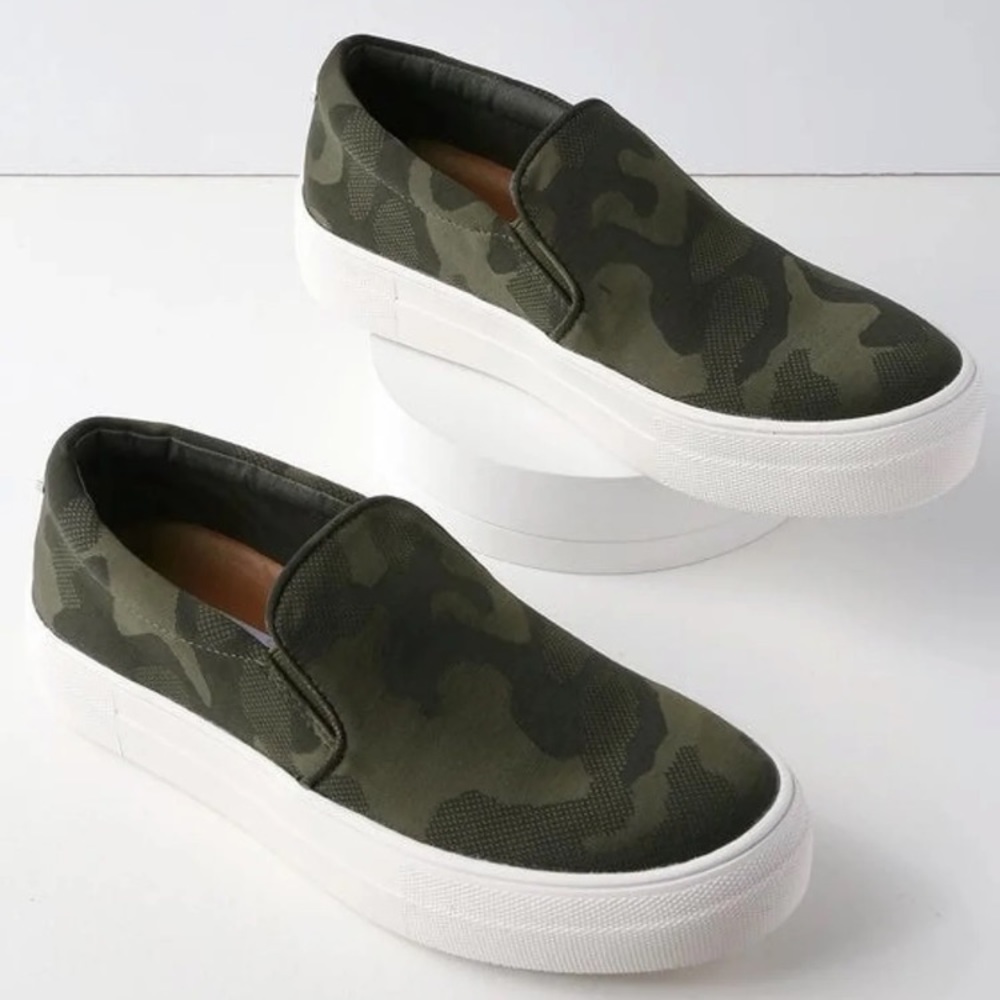 STEVE MADDEN | Camo Sneaker Size 7.5